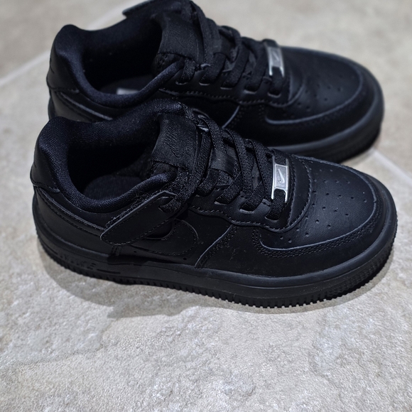 Nike Kids Black Sneakers - Picture 2 of 4